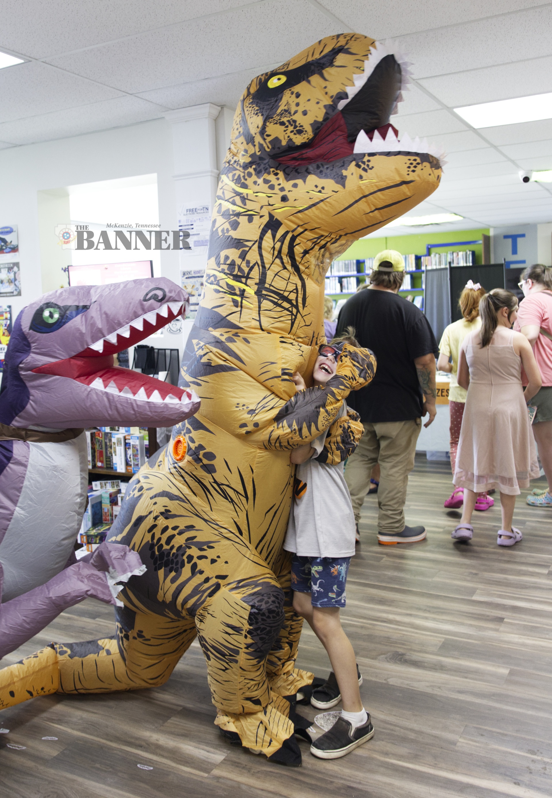 web2-CCL-dino-hug-5F6A7777