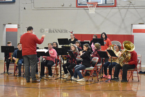 20241230-105502-5f7-web2-MMS-xmas-band-DSC_0042.jpg
