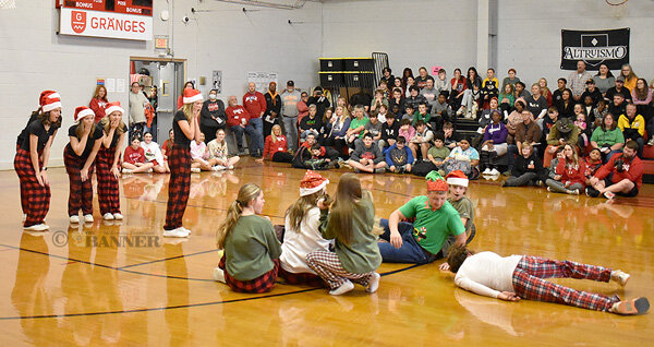 20241230-105504-614-web2-MMS-xmas-MeanGirls-DSC_0077.jpg
