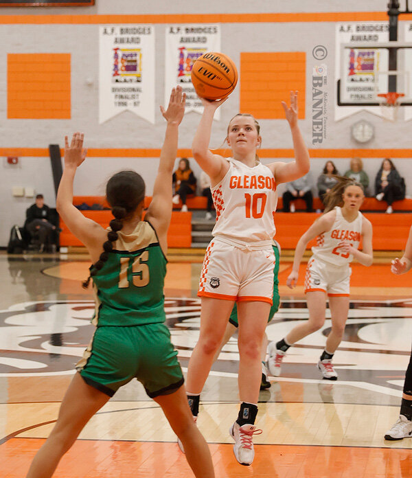 Lady Bulldogs Edge Lake County in First Round