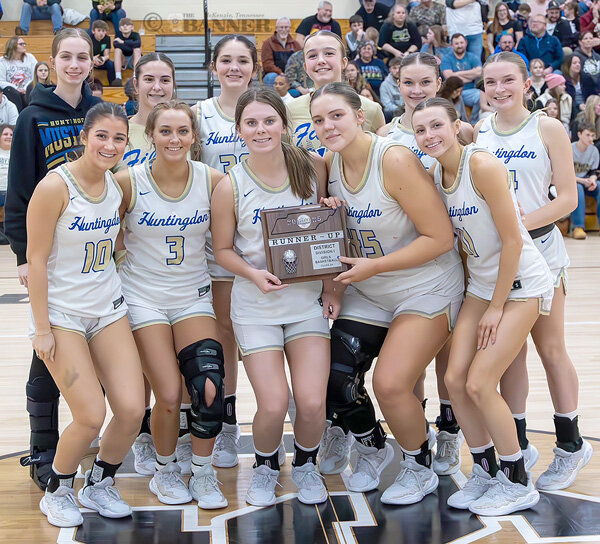 Fillies Finish as Runner-Up, Mustangs Advance to Title Game
