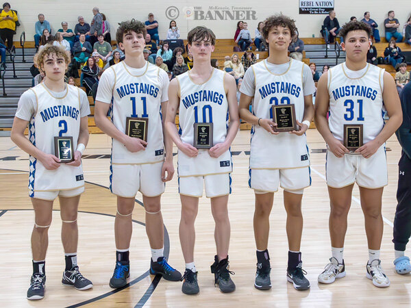 20250303-163639-06c-web2-Mustangs-awards.jpg