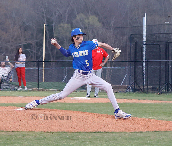 Mustangs Top Rebels, 5-2