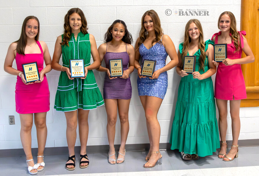 20250516-124026-d8f-web2-HMSbanquet-FILLIES-BASKETBALL-AWARDS-6K8A6471-Enhanced-NR-gray.jpg