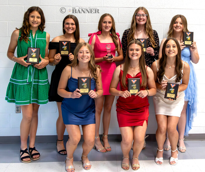 20250516-124025-67d-web2-hms-banquet-volleyball-awards-6K8A6475-Enhanced-NR.jpg