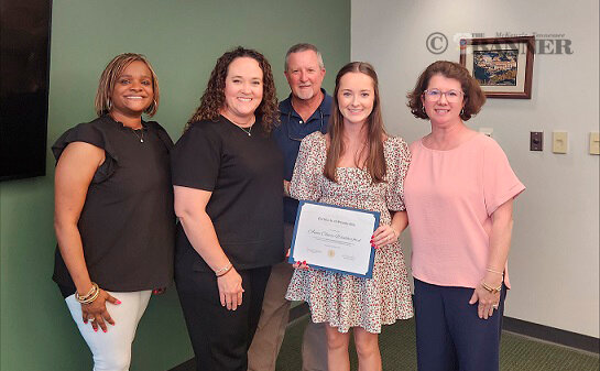 Anna Claire Weatherford Receives Scholarship