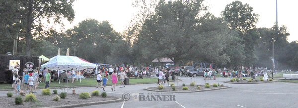 20250707-154512-244-web2-McK-4th-crowd-DSC_0048.jpg
