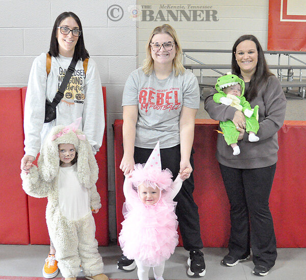 20251028-122946-362-web2-MES-FallFest-costume-0-2-DSC_0231.jpg