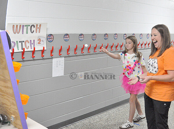 20251028-122945-f2f-web2-MES-FallFest-WitchPitch-DSC_0269.jpg