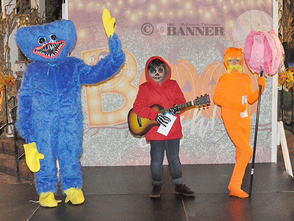 20251028-124205-815-web2-McK-Boo-costume-MiddleMonsters-DSC_0035.jpg