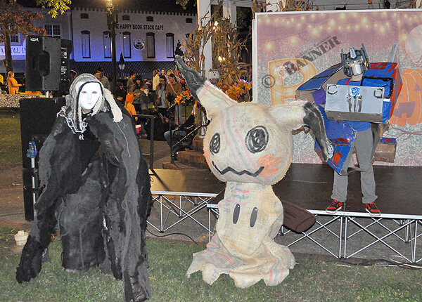 20251028-124206-9d9-web2-McK-Boo-costume-OlderOgres-DSC_0041.jpg