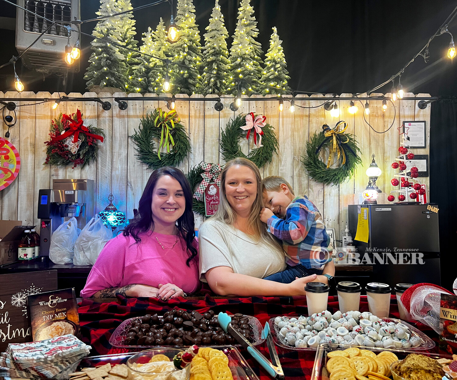 20251117-191829-689-web2-Christmas-OH-florist-IMG_4064.jpg
