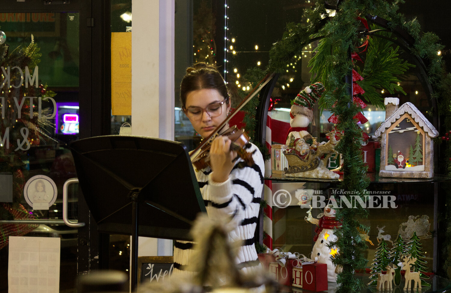 20251117-191928-019-web2-Christmas-Open-House-Violin_MG_5457.jpg