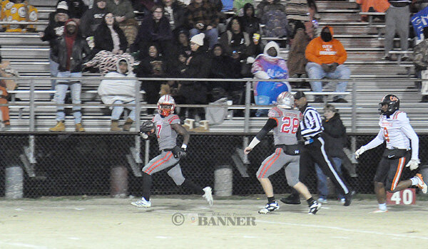 20251201-105100-74b-web2-FvilleatMHS-FB-Melton-DSC_0003.jpg