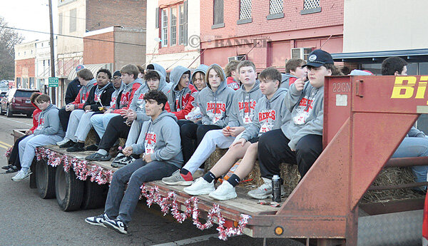 20251216-132230-b03-web2-McK-parade-football-DSC_0496.jpg
