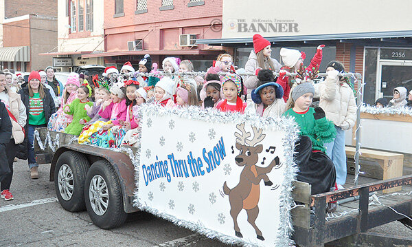 20251216-132227-a8b-web2-McK-parade-dance-DSC_0476.jpg