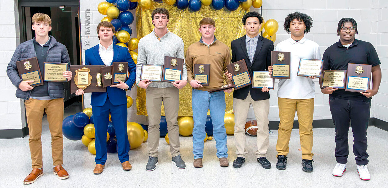 20251215-113842-649-web2-hhs-football-honorees-6K8A3412.jpg