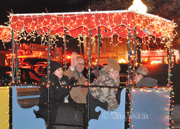 20251216-132051-eee-web2-Hdon-parade-mayor-DSC_0033.jpg