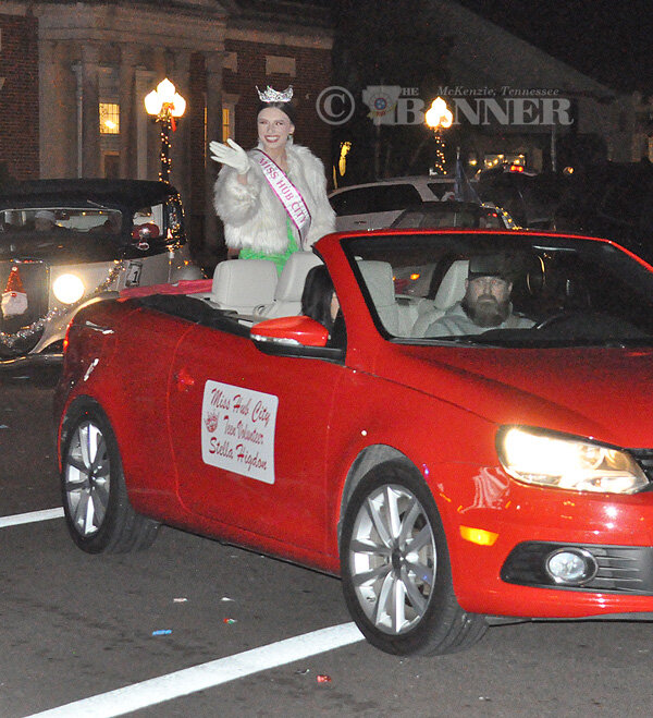 20251216-132049-a4b-web2-Hdon-parade-Higdon-DSC_0150.jpg