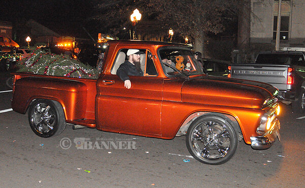 20251216-132053-9ef-web2-Hdon-parade-redtruck-DSC_0166.jpg