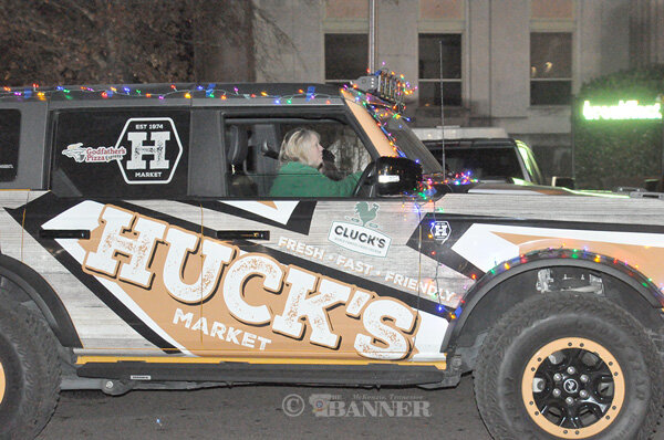 20251216-132049-cf5-web2-Hdon-parade-Hucks-DSC_0085.jpg