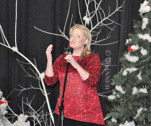 20251216-132238-3dd-web2-MistletoeXmas-Melissa-DSC_0013.jpg