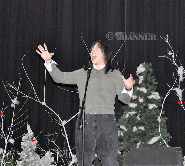 20251216-132237-f6f-web2-MistletoeXmas-Isaac-DSC_0079.jpg