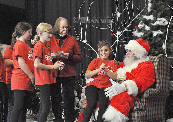 20251216-132239-c3b-web2-MistletoeXmas-Santa-DSC_0093.jpg