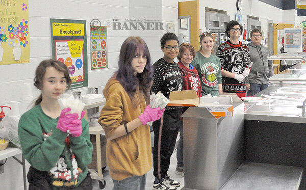 20251216-132045-cc0-web2-Hdon-Bfast-Santa-servers-DSC_0160.jpg