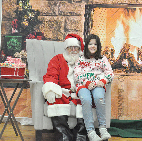 20251216-132043-04b-web2-Hdon-Bfast-Santa-Micah-DSC_0167.jpg
