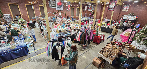 20251216-132236-896-web2-MistletoeMarket-0001.jpg