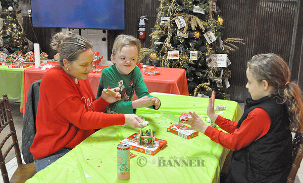 20251216-132040-c09-web2-HappyBook-Gingerbread-DSC_0261.jpg