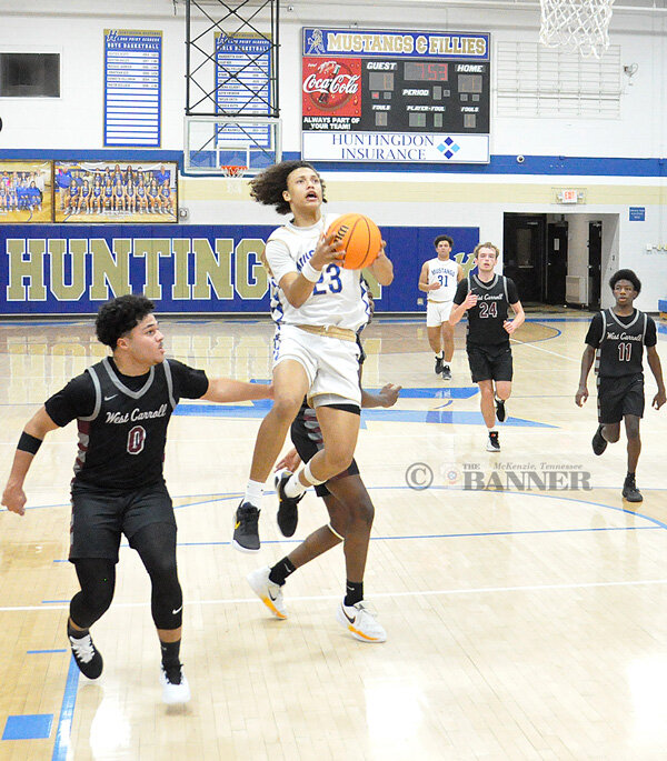 Fillies, Mustangs Win on Day One of Huntingdon Christmas Tournament