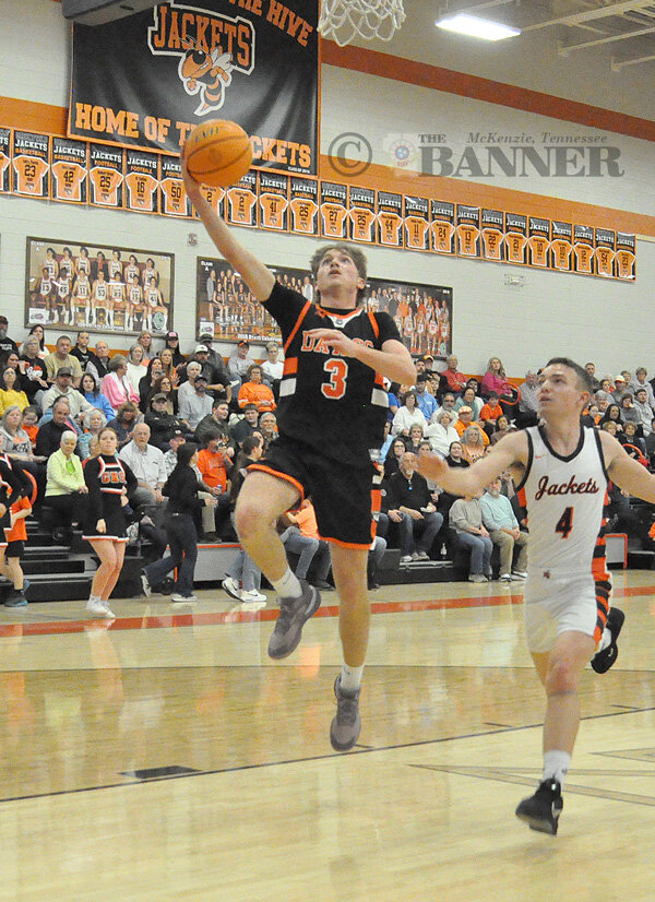 Bulldogs, Lady Yellowjackets Claim District Wins
