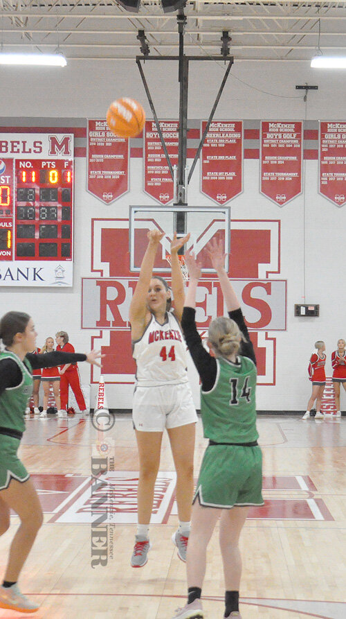 20260119-173728-af6-web2-HouCOatMHS-BB-Auvenshine-DSC_0023.jpg