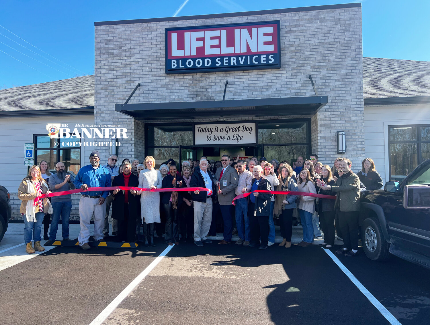 Lifeline Opens Paris Donation Center