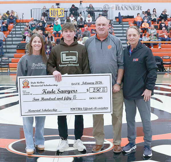 Gleason's Sawyers Presented Dale Kelley Memorial Scholarship