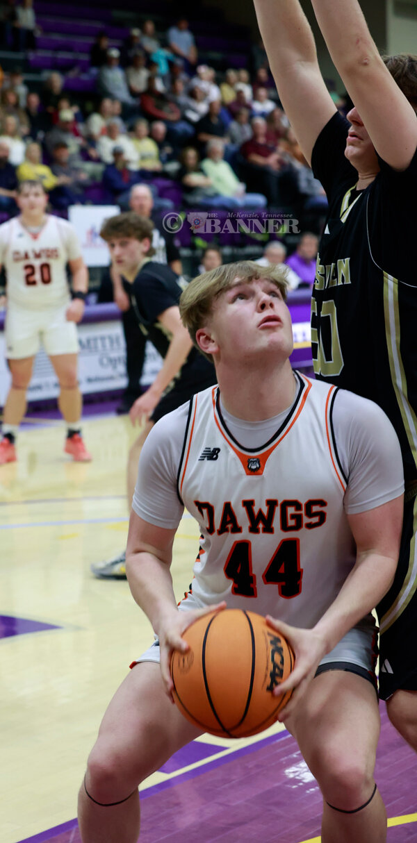 Bulldogs Defeat Dresden in District 14A Tourney
