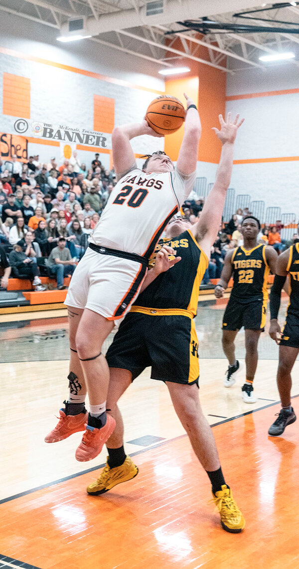 Gleason Defeats Halls in Region Play
