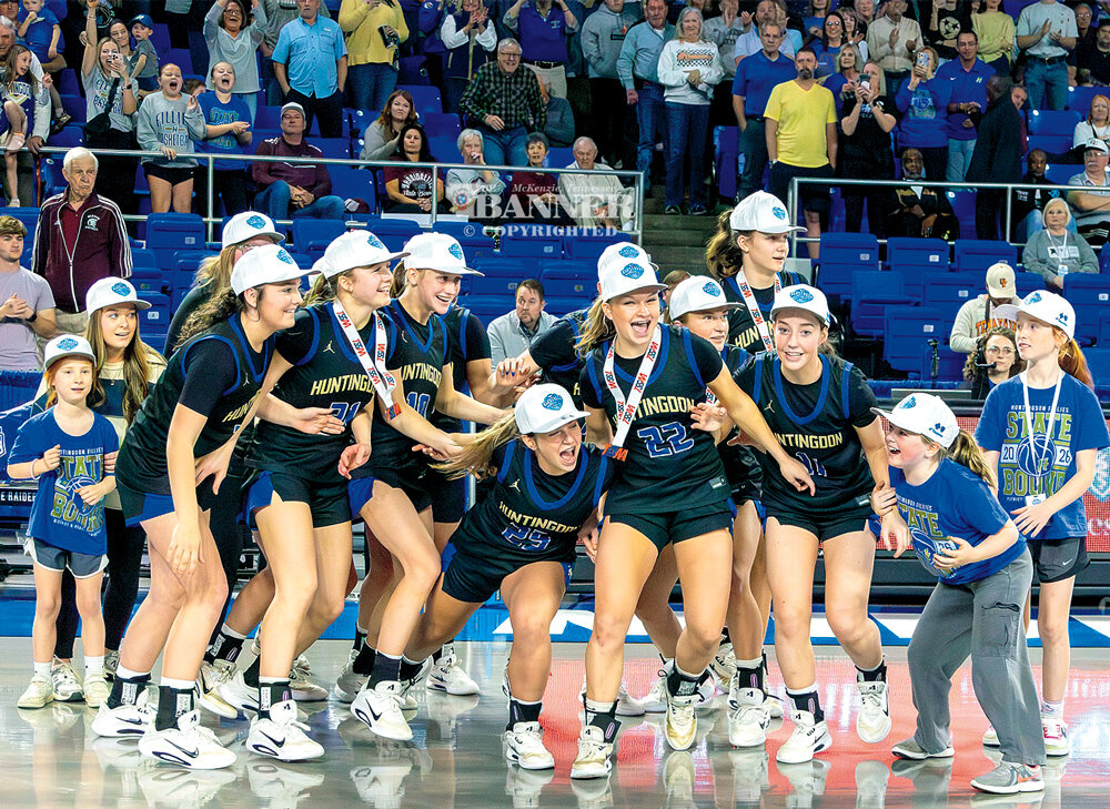 20260317-111541-dc2-web2-fillies-trophy-excited-cmyk.jpg