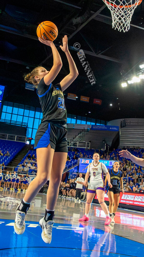 20260317-111533-22b-web2-Champ-Kee-layup-RB.jpg