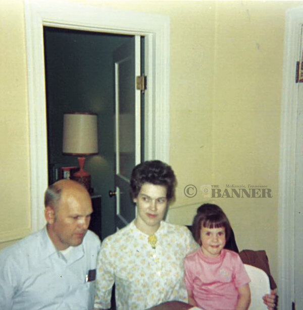 20260324-113113-80e-web2-Myra-Carlock-parents-USE.jpg