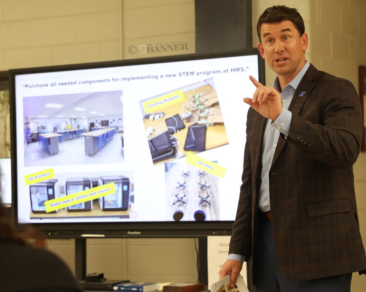 Huntingdon School Board Hears About Innovative School Model