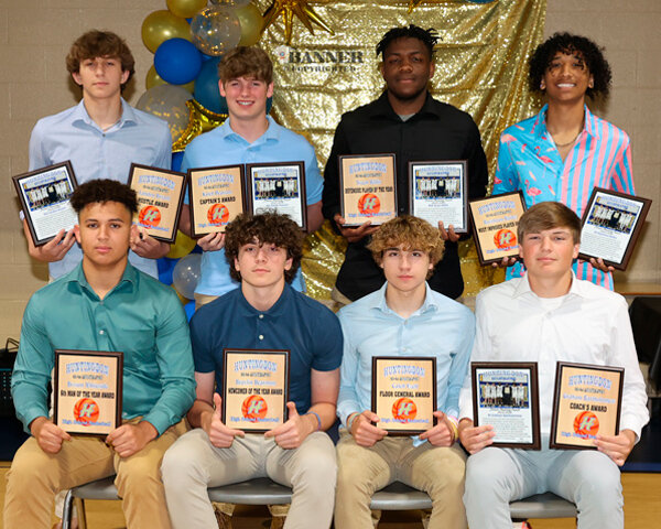 20240429-161612-web2_hhs_boys_basketball-061A2935.jpg