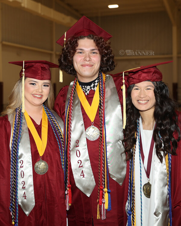 20240513-182736-9c4-web2-WC-valedictorian%2C-salutatorian%2C-president-061A3795.jpg