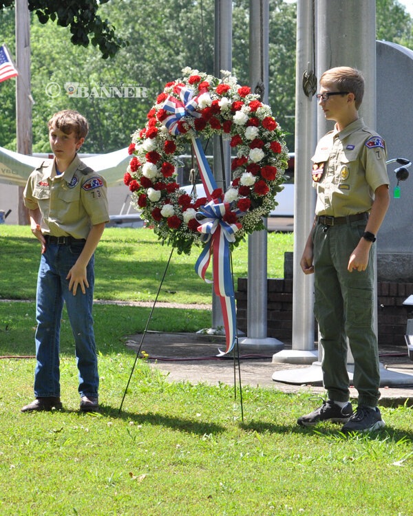 20240527-194202-56e-web2-mem-hunt-wreath-DSC_0406.jpg