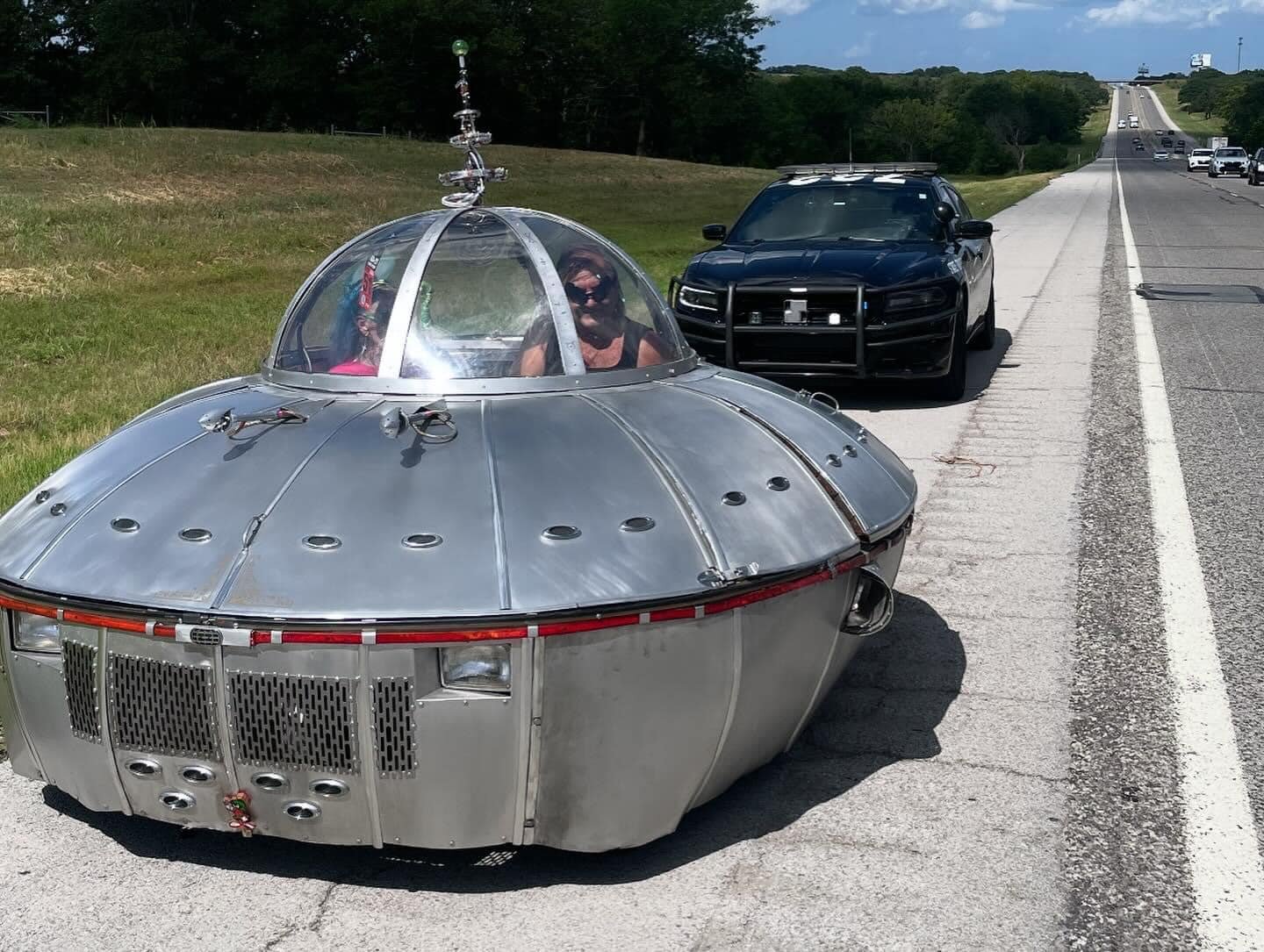 20240708-222042-37d-ufo%20vehicle1.jpg