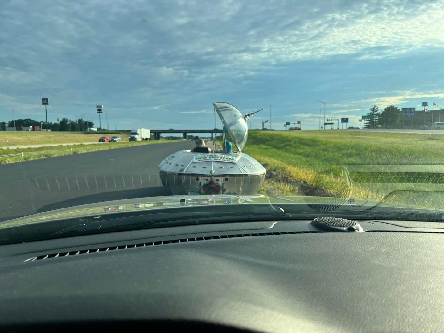 20240708-222041-998-ufo%20vehicle2.jpg
