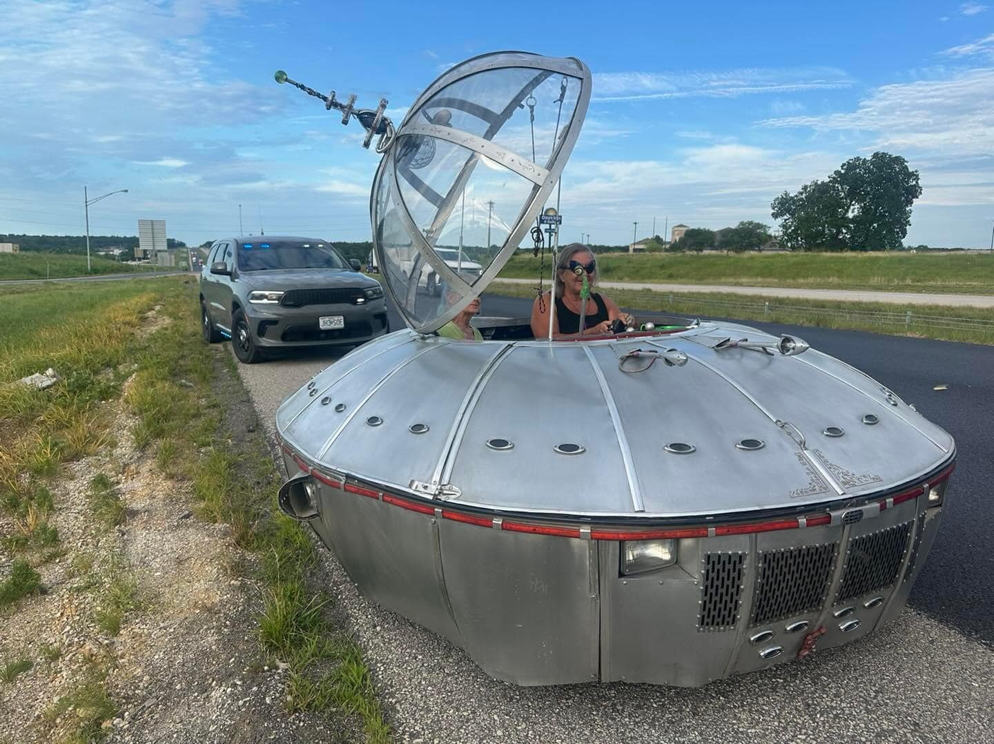 20240708-222044-2f1-ufo%20vehicle%203.jpg