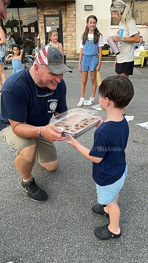 20240708-141055-cef-web2-mcley_lex_cake_walk_IMG_0755.jpg